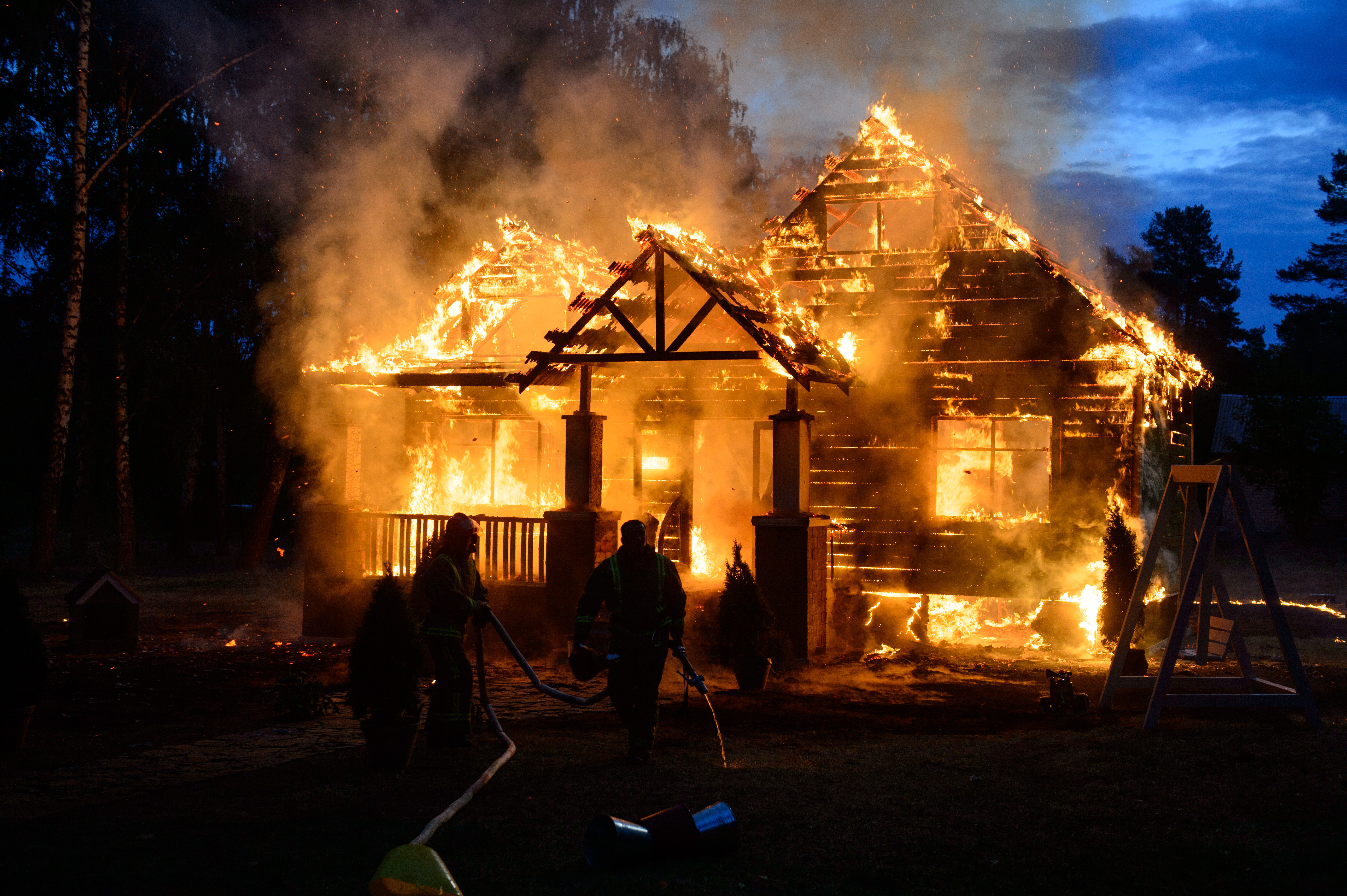 Get like a house on fire. A House on Fire. LP House on Fire. Bonfire in the House. House on Fire games.
